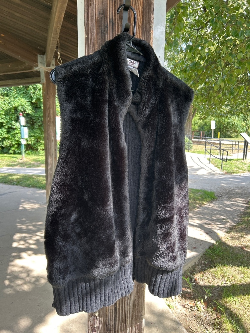 Tiara faux fur vest size 26/28